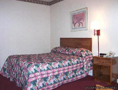 Knights Inn Hurricane Mills Room photo